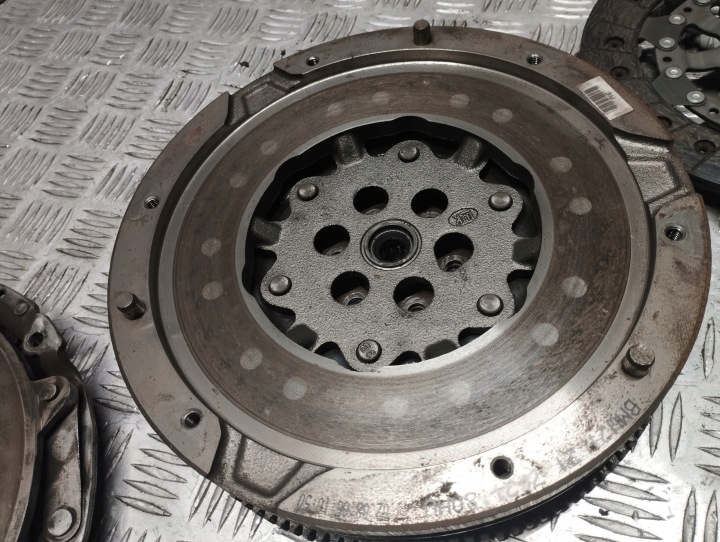 фото №10, Bmw f20 f30 двухмассовый маховик сцепление 116i 118i 7614327 n13 бензин 7614327