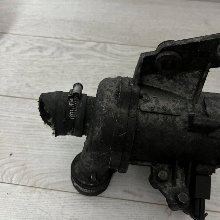 фото №5, Bmw e87 e90 e91 e60 2.0b водяна помпа  7561229 oem номер