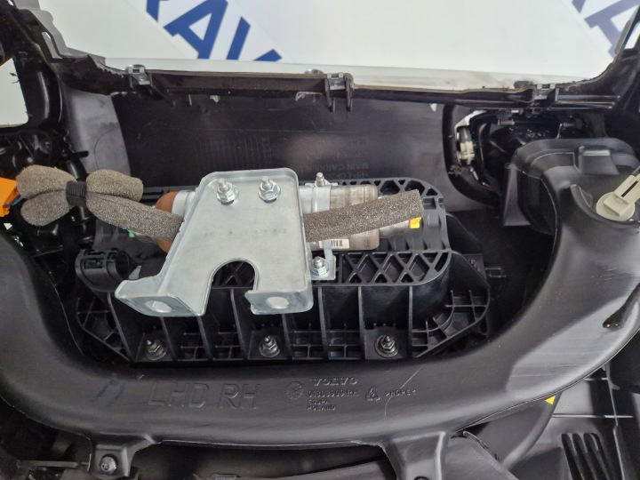 фото №10, Торпедо консоль подушка  подушка датчик ремені volvo v40 ii 2012- cross country