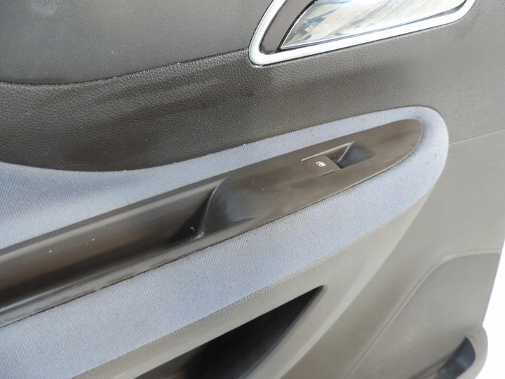 фото №9, Opel mokka a обивка боковина дверь левый зад 95129494