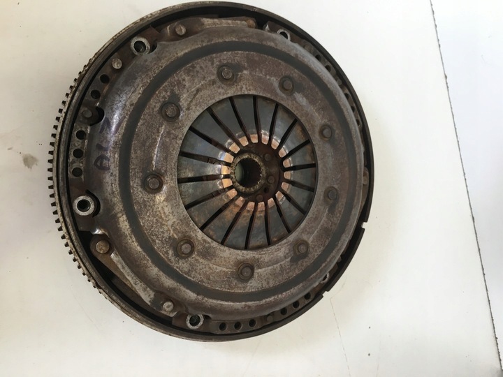 фото №13, Двухмассовый маховик сцепление комплектные alz 1.6 i 102km audi a4 b5 европа демонтаж