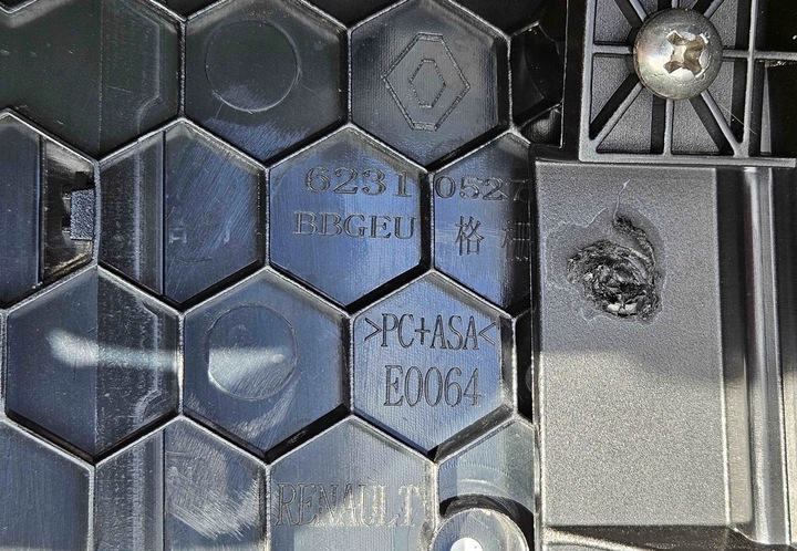 фото №13, Решітка радіатора решітка кришка хром port заряджання dacia spring 2021 62310527