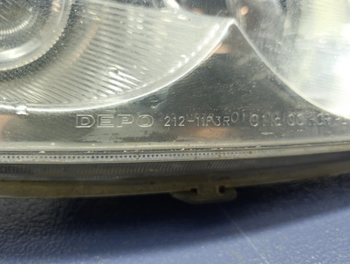 фото №12, Toyota avensis ii t25 02-06 фара правое фара передняя 212-11f3r
