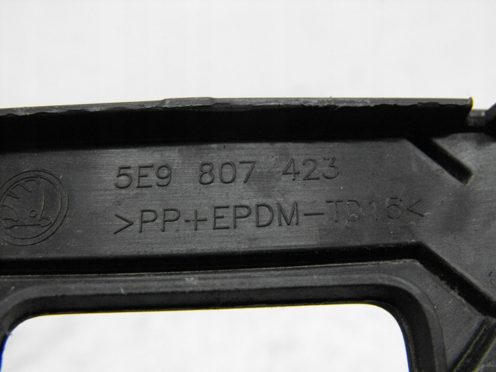 фото №7, Skoda octavia iii молдинг бампера зад 5e9807423