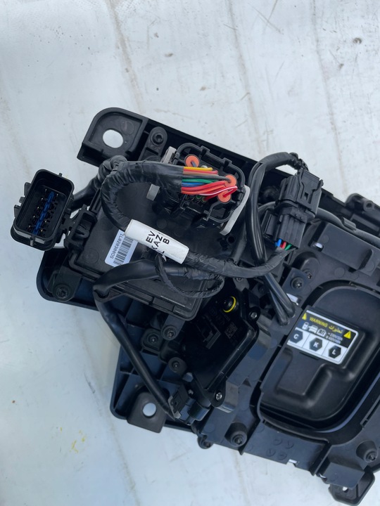 фото №11, Hyundai kona ev электрический рестайлинг гнездо зарядки крышка оригинал 86340-k4aa0