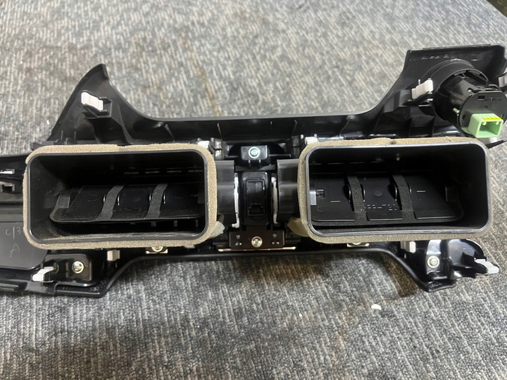 фото №16, Mazda 6 iii рестайлінг універсал 2.0 b захист планка dekor консолі панелі оригінал eur