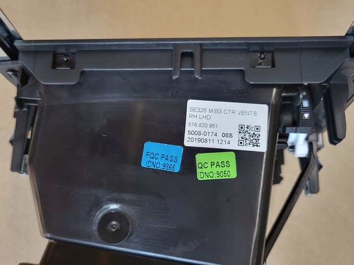 фото №10, Решётка воздуховод з панели средняя рамка dekor пианино seat ateca fr оригинальный номер европа