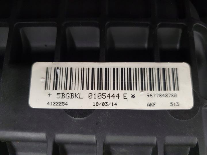фото №16, Торпедо раздаточная консоль ремни подушки подушка peugeot 308 ii t9 9677564880