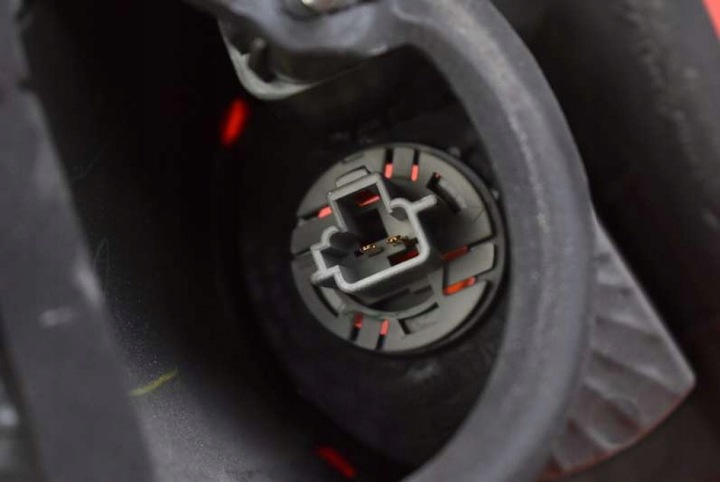 фото №9, Лампа права зад задня 220-61974 mazda 6 1 i gg універсал рестайлінг 05-07