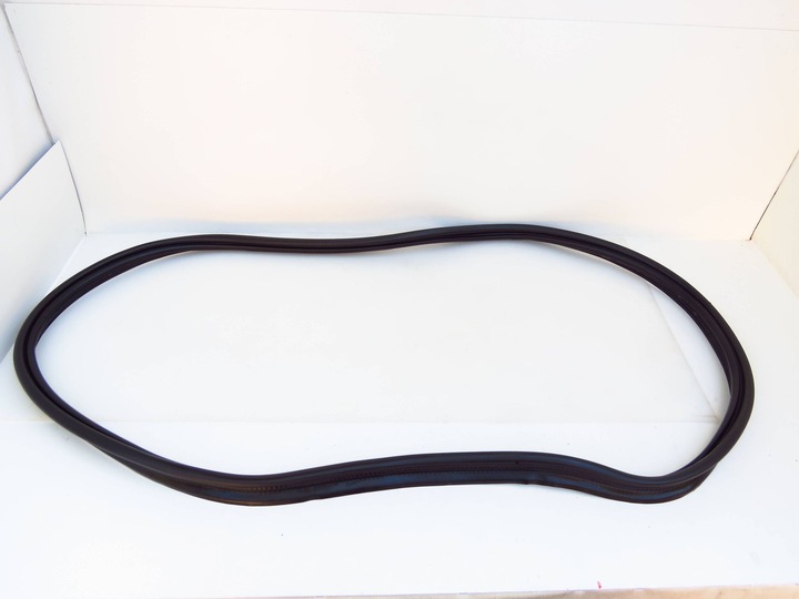 фото №1, Прокладка кришки багажника зад задня 31385613 volvo v40 ii 12-19