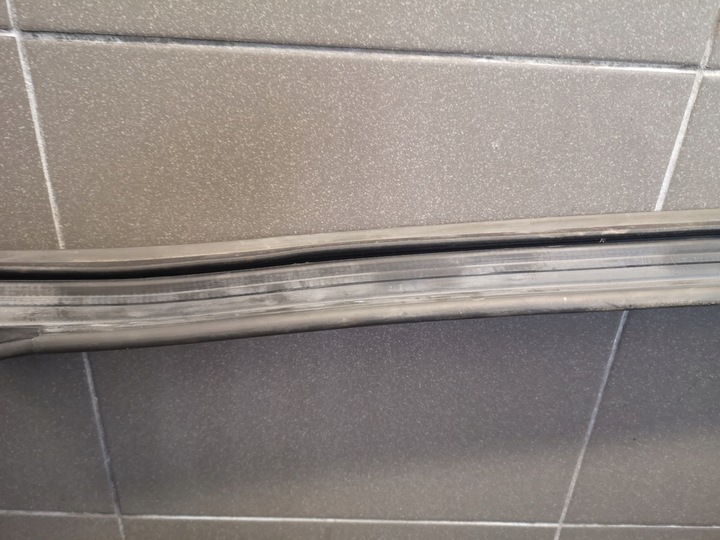 фото №14, Прокладка скла двері правий зад audi a4 b7 avant 8k9839440f