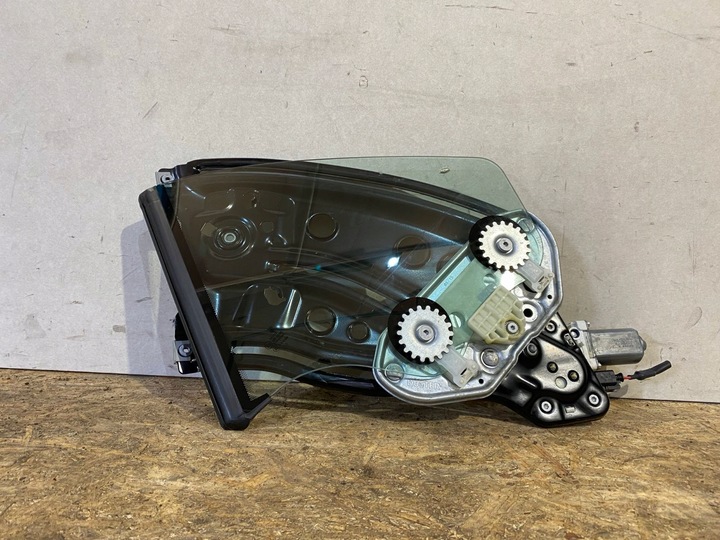 фото №1, Porsche 991 cabrio скло праві зад механізм 99154301501