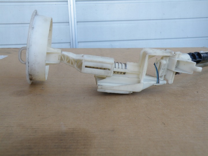 фото №6, Audi a6 c5 2.0 бензин індикатор датчик рівня пального 1j0919673l