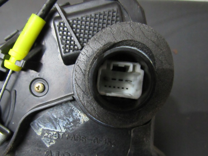 фото №4, Замок двері правий перед avensis t25 2pin