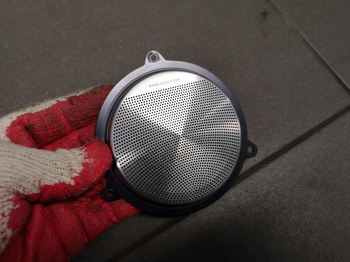 фото №2, Маскировочная накладка динамика зад b&o audi a8 d3