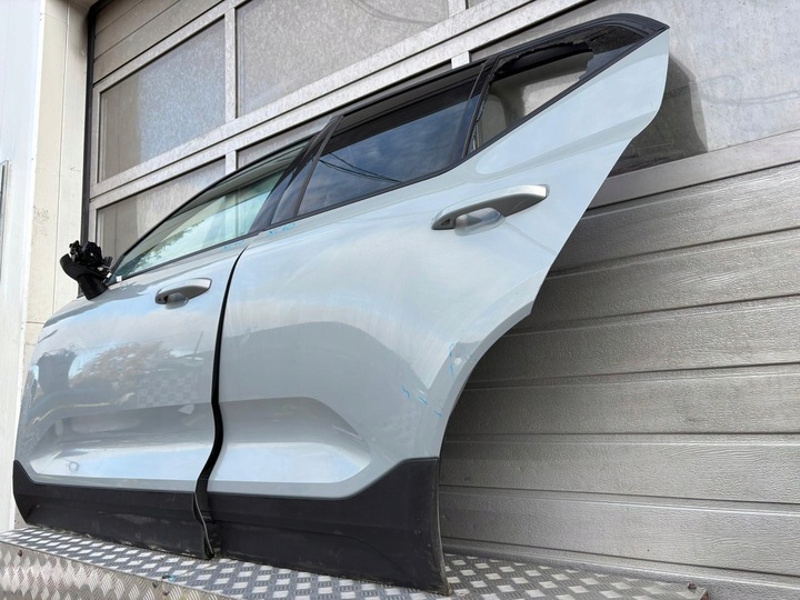 фото №8, Volvo xc40 дверь перед зад левая