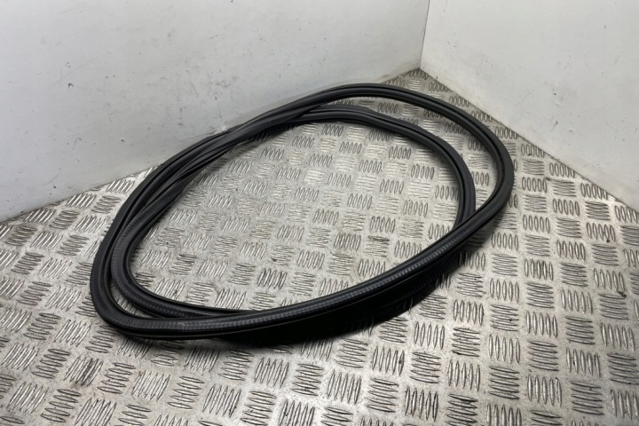 фото №8, Уплотнитель передний правых дверь audi a6 4g2, c7, 4gc 4g0831721a 3.0l