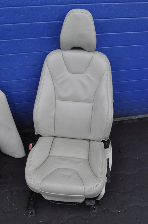 фото №8, Volvo xc60 i прокладка интерьера сиденья диван светлая кожа