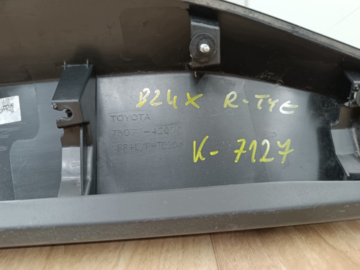 фото №9, Toyota bz4x молдинг na двері праві зад задні 75077-42070