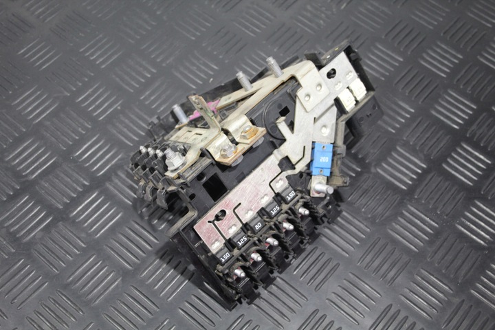 фото №1, Распределитель тока предохранителей c-klasa w205 a2055401850