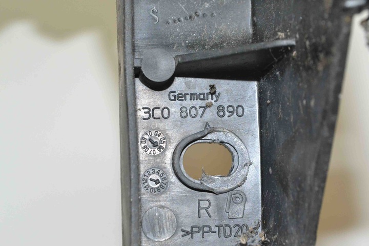 фото №3, Правые ползун передней бампера vw passat b6 3c2 3c0807890 2382942 2.0l