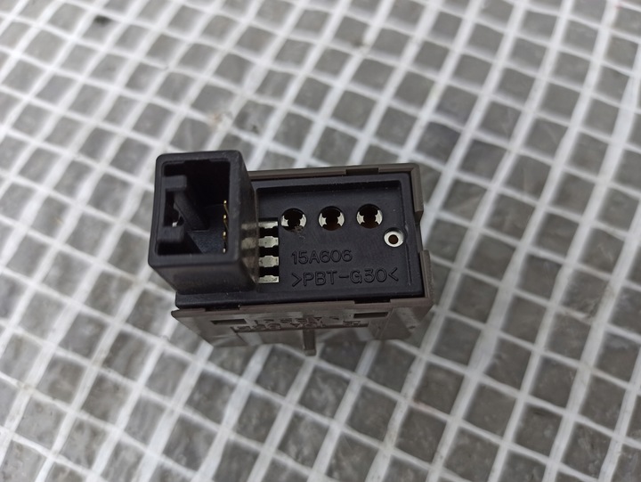 фото №6, Lexus is ii 05-12 кнопка переключатель esp 15a895