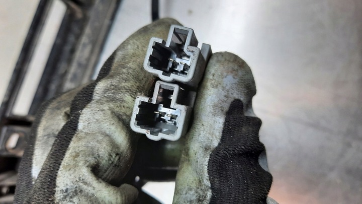 фото №10, Накладка задней крышки kia carens ii 2.0 crdi 04r