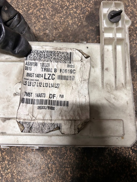 фото №3, Ford c-max i 2007 рамка / модуль запобіжників