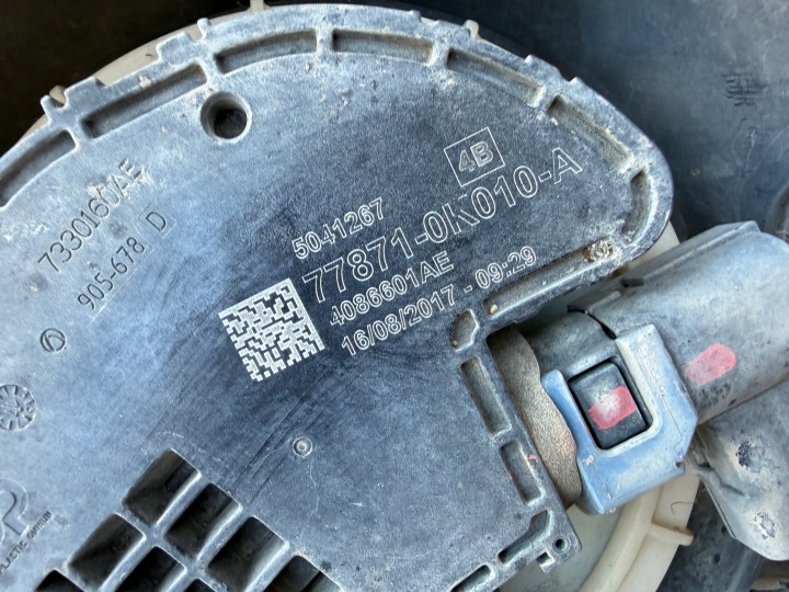 фото №6, Toyota hilux viii 8 бак adblue насос 77871-0k010-b 77800-0k010 2.4 d4d