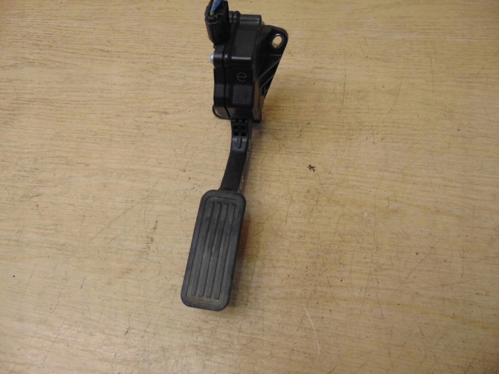 фото №7, Потенциометр педаль газа toyota iq 1.0 78110-74010