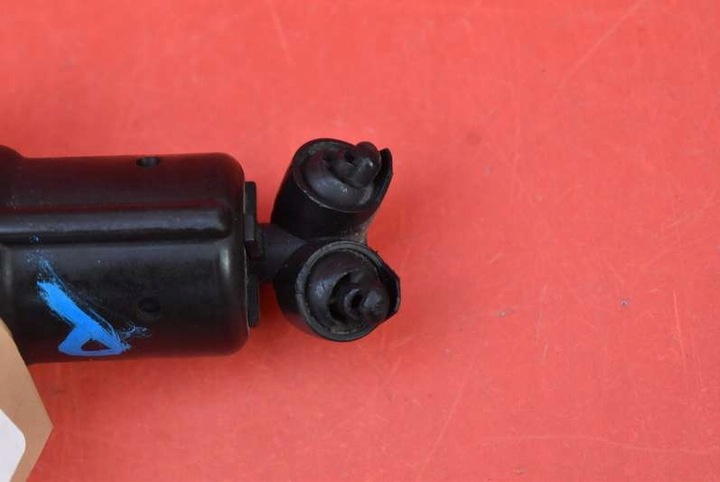 фото №3, Розпилювач фари правий 7001949 bmw e65 01-05