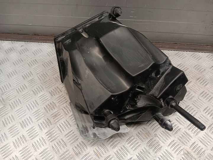 фото №5, Audi a4 s4 b9 8w 8w0133837ab корпуса фильтров воздуха