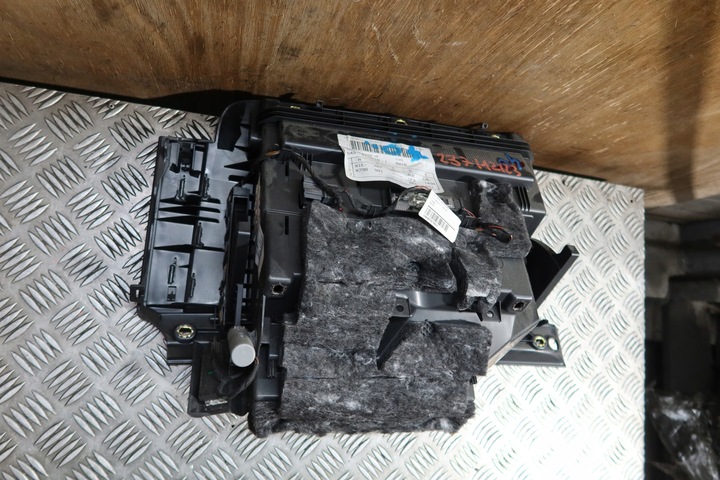 фото №7, Бардачок пассажира audi a1 8x 8x1857035b