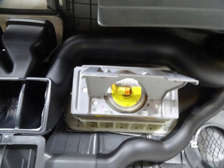 фото №10, Торпедо раздаточная решётки подушка бардачок chevrolet spark 3 m300 2009-2013 eu
