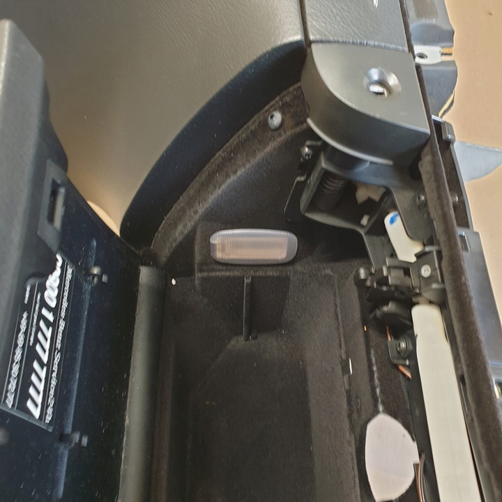 фото №7, Бардачок пассажира перед полка mercedes e w211 оригинальный номер eu