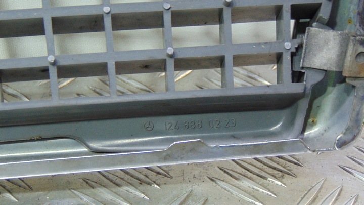 фото №12, Решётка решётка радиатора радиатор mercedes w123 a124 a1248880223