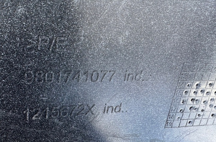 фото №11, Бампер перед передній citroen c4 cactus 6pdc молдинг права 9801741077