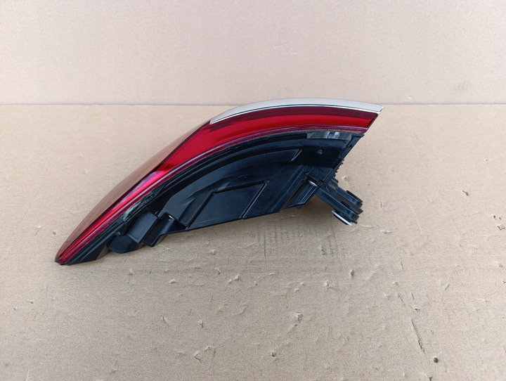 фото №11, Audi a6 c8 sedan лампа комбинированная правая зад задняя w крыло идеальная matrix