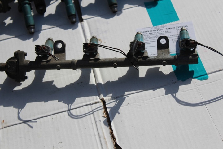 фото №6, Планка впрыскивающий форсунки toyota yaris i 1.0 vvti 23250-23020