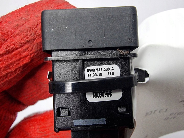 фото №2, Кнопка 8w0941509a света аварийных audi a4 b9