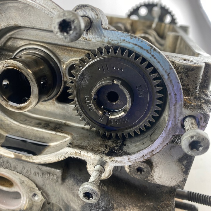 фото №13, Головка з розподільчі вали audi a3 vw golf 2,0 seat skoda 2.0 gtd tdi