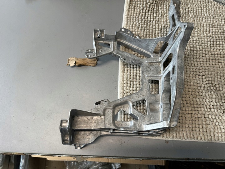 фото №1, Mercedes c класс 205 панель крепления фар кронштейн ремня передней правые переднее