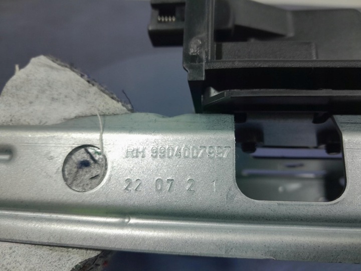 фото №5, Bmw x3 g01 lci кріплення ролети багажника праве 7396582