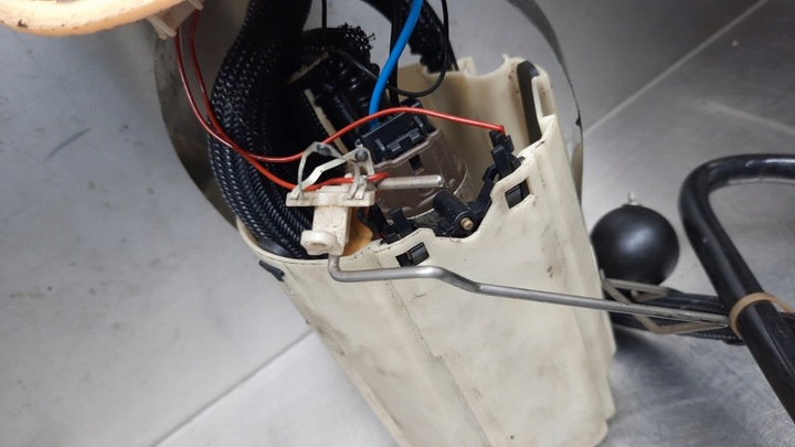 фото №6, Насос топлива 30636883 volvo s60 v70 ii 2.4 d5