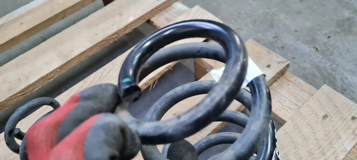 фото №11, S3 8y a3 пружина пружины подвешивание зад sedan 2.0 tfsi 5q0511115lr