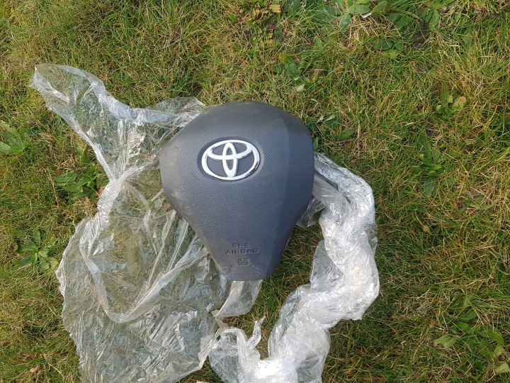 фото №5, Toyota yaris ii 2005-2011 консоль подушка