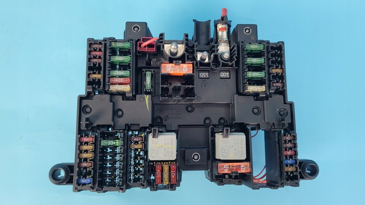 фото №10, Mercedes x247 glb 200 23r коробка предохранителей a1779061102