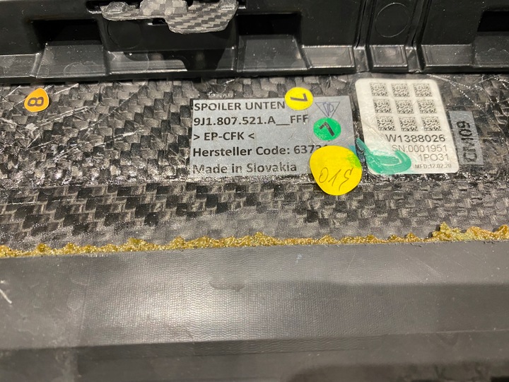 фото №10, Porsche taycan диффузор спойлер карбон 9j1807521a