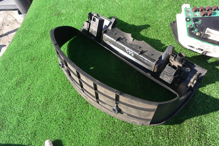 фото №13, Спідометр  3.0 автомат рамка nissan maxima qx a33 eu