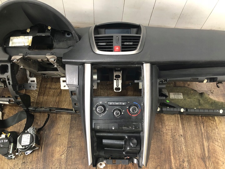 фото №7, Панель консоль peugeot 207 sw